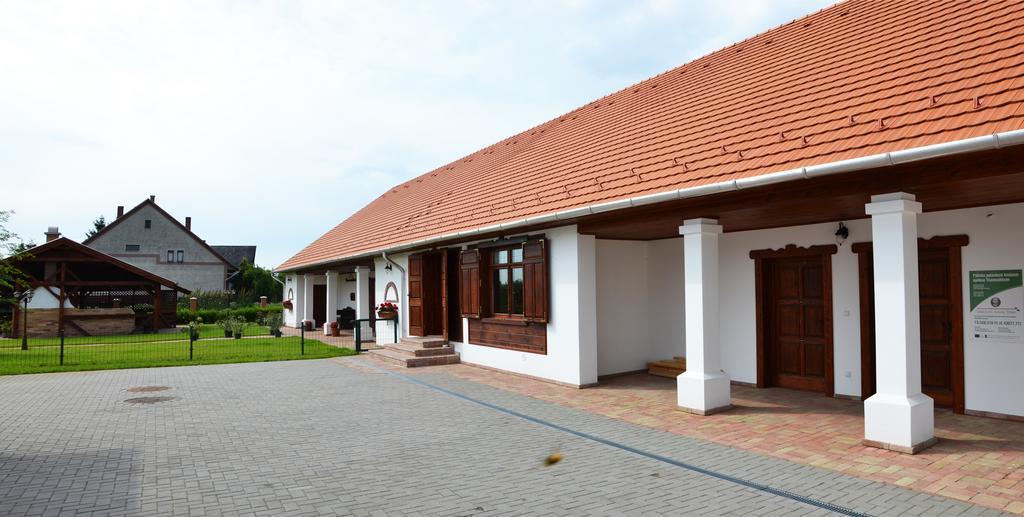 Falusi Patika - Tisza-To Vendeghaz Tiszaszolos Exterior foto